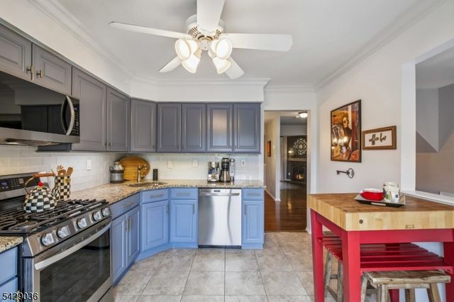 12 Louisburg Sq, Verona Twp., NJ 07044