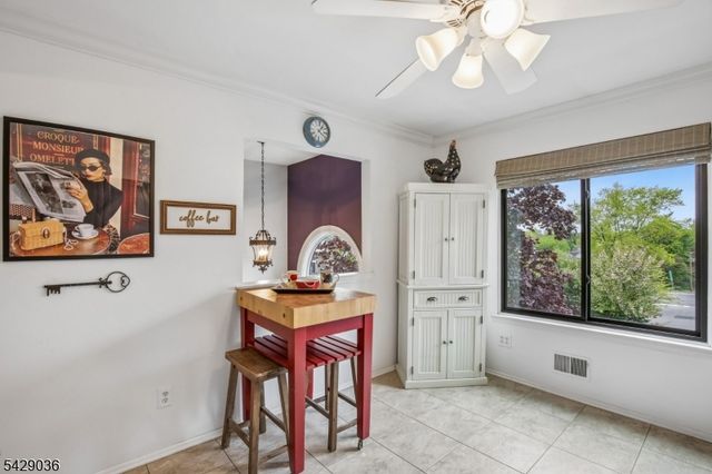 12 Louisburg Sq, Verona Twp., NJ 07044