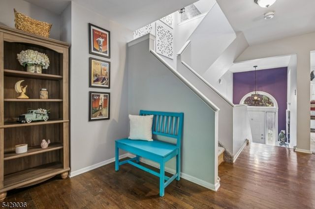12 Louisburg Sq, Verona Twp., NJ 07044