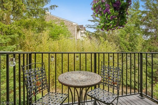 12 Louisburg Sq, Verona Twp., NJ 07044