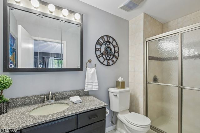 12 Louisburg Sq, Verona Twp., NJ 07044