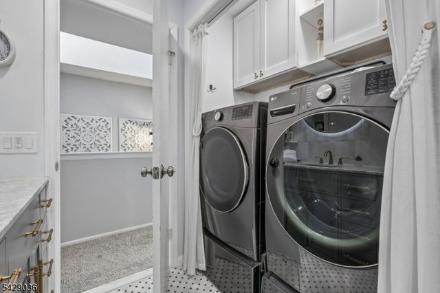 12 Louisburg Sq, Verona Twp., NJ 07044