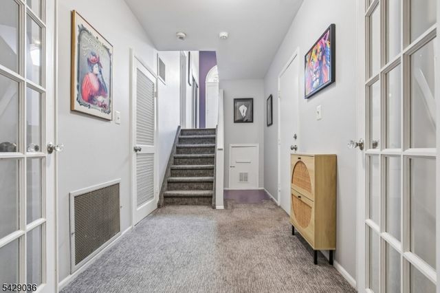 12 Louisburg Sq, Verona Twp., NJ 07044