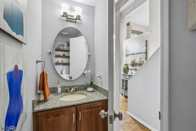 12 Louisburg Sq, Verona Twp., NJ 07044
