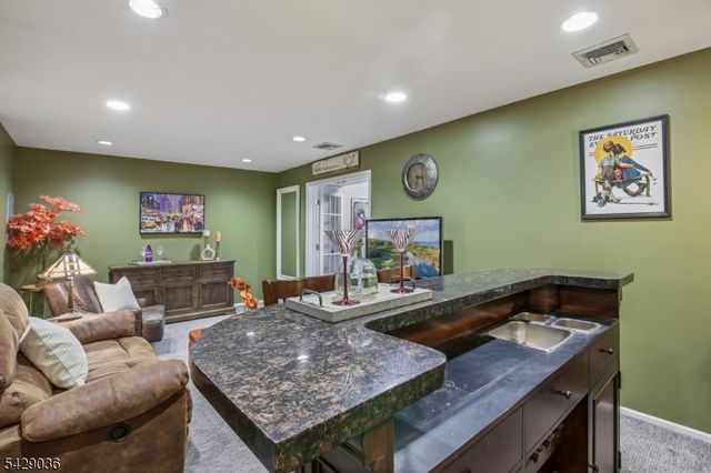 12 Louisburg Sq, Verona Twp., NJ 07044