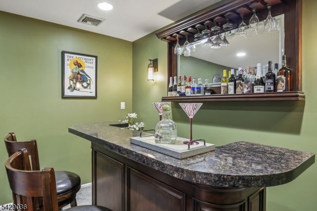 12 Louisburg Sq, Verona Twp., NJ 07044
