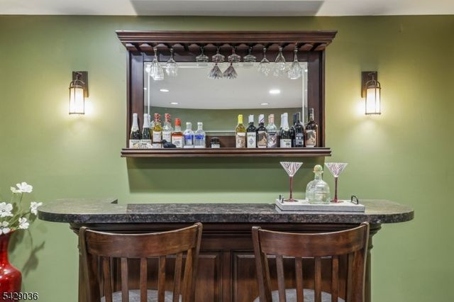 12 Louisburg Sq, Verona Twp., NJ 07044