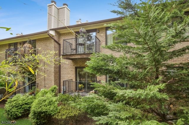 12 Louisburg Sq, Verona Twp., NJ 07044