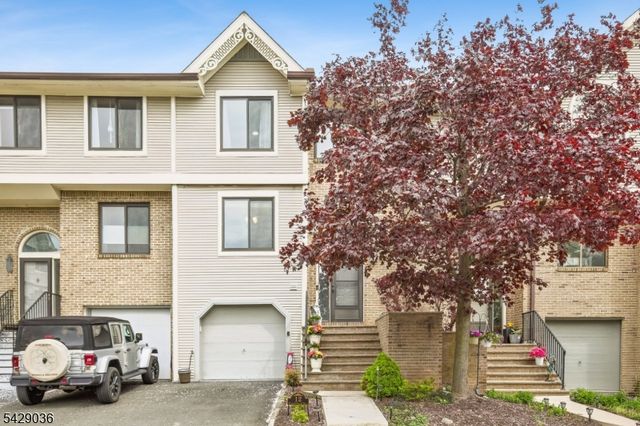 12 Louisburg Sq, Verona Twp., NJ 07044