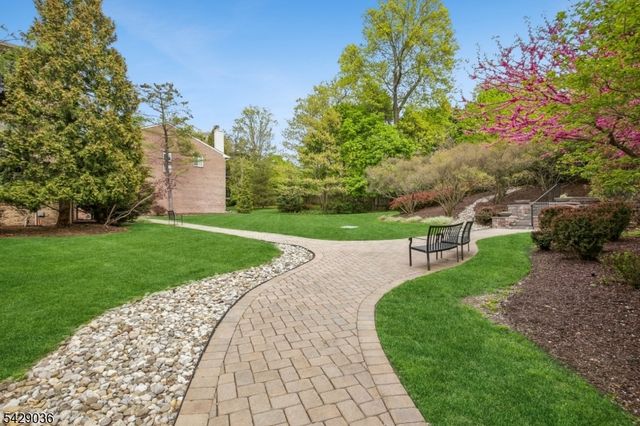 12 Louisburg Sq, Verona Twp., NJ 07044