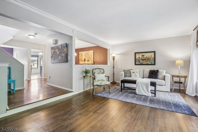 12 Louisburg Sq, Verona Twp., NJ 07044