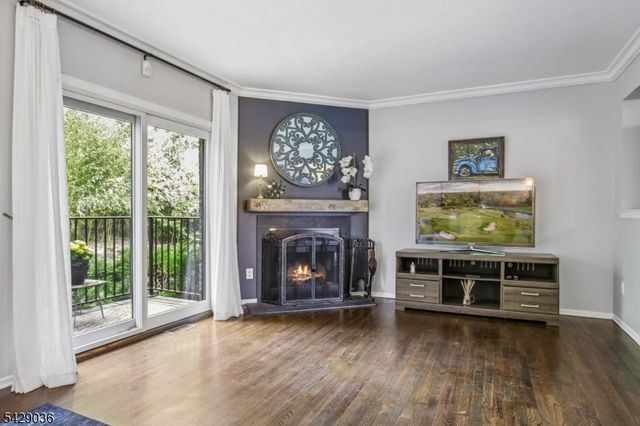 12 Louisburg Sq, Verona Twp., NJ 07044