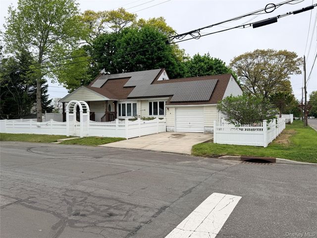 304 27th Street, Lindenhurst, NY 11757