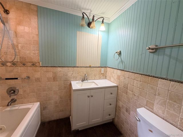 304 27th Street, Lindenhurst, NY 11757