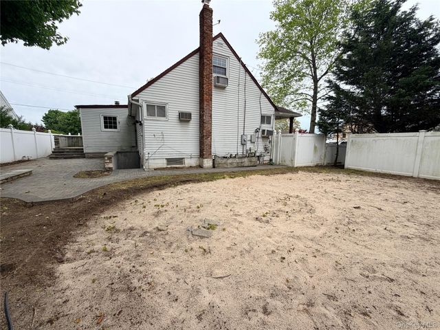 304 27th Street, Lindenhurst, NY 11757