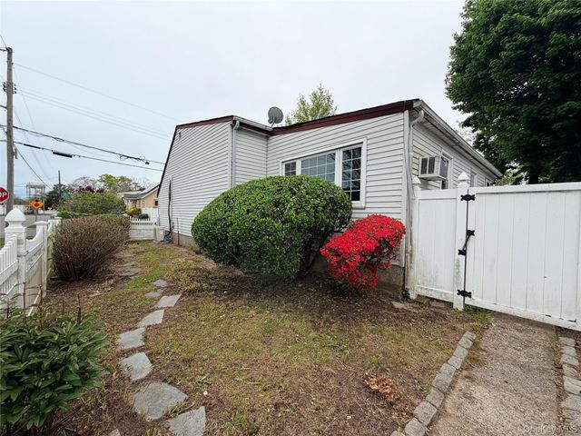 304 27th Street, Lindenhurst, NY 11757