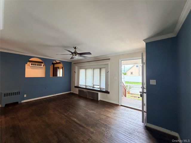 304 27th Street, Lindenhurst, NY 11757