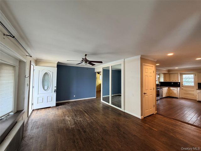 304 27th Street, Lindenhurst, NY 11757