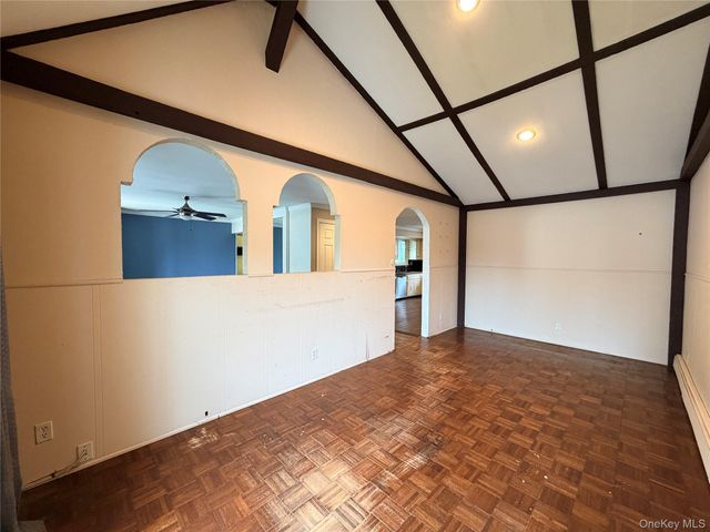 304 27th Street, Lindenhurst, NY 11757
