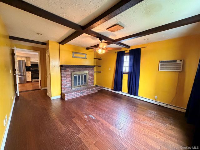 304 27th Street, Lindenhurst, NY 11757