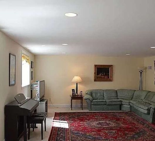 192 South Pointe Drive, South Burlington, VT 05403