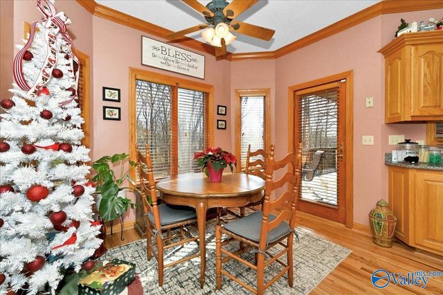 208 Wayward Avenue NW, Hartselle, AL 35640