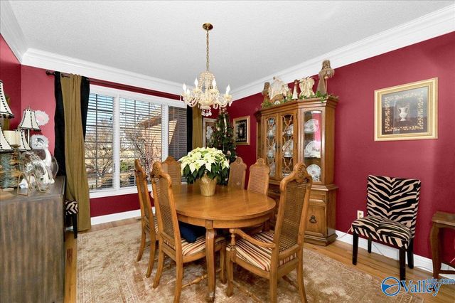 208 Wayward Avenue NW, Hartselle, AL 35640