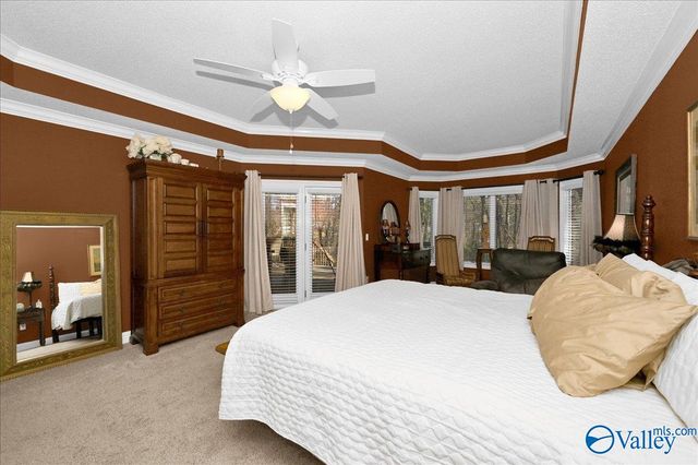 208 Wayward Avenue NW, Hartselle, AL 35640