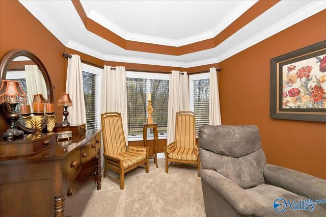 208 Wayward Avenue NW, Hartselle, AL 35640