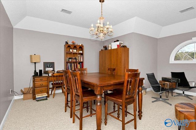 208 Wayward Avenue NW, Hartselle, AL 35640