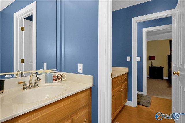 208 Wayward Avenue NW, Hartselle, AL 35640