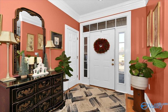 208 Wayward Avenue NW, Hartselle, AL 35640