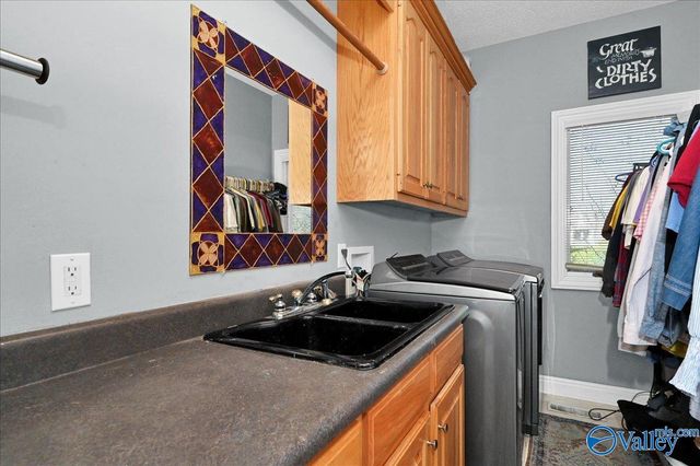 208 Wayward Avenue NW, Hartselle, AL 35640