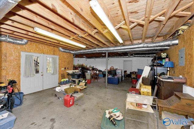 208 Wayward Avenue NW, Hartselle, AL 35640