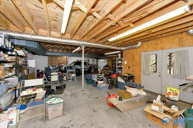 208 Wayward Avenue NW, Hartselle, AL 35640