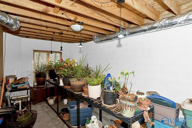 208 Wayward Avenue NW, Hartselle, AL 35640