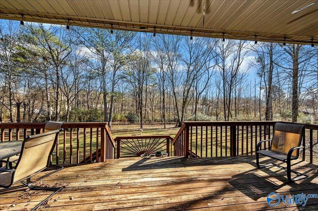 208 Wayward Avenue NW, Hartselle, AL 35640
