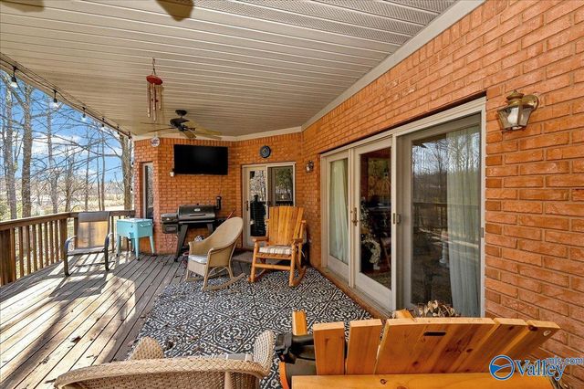 208 Wayward Avenue NW, Hartselle, AL 35640