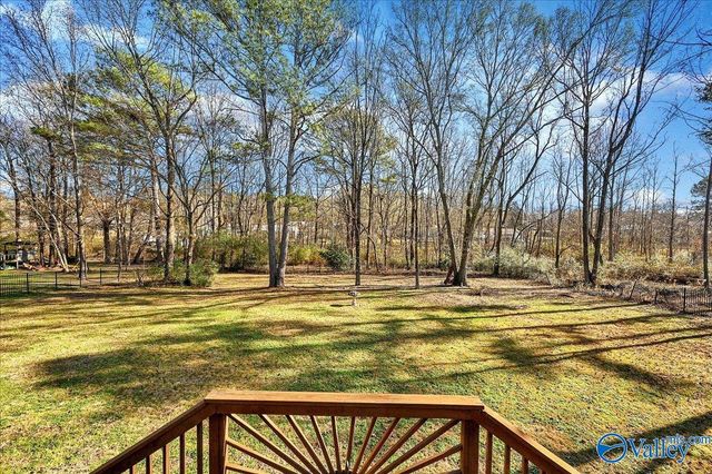 208 Wayward Avenue NW, Hartselle, AL 35640