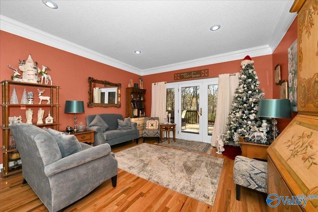 208 Wayward Avenue NW, Hartselle, AL 35640