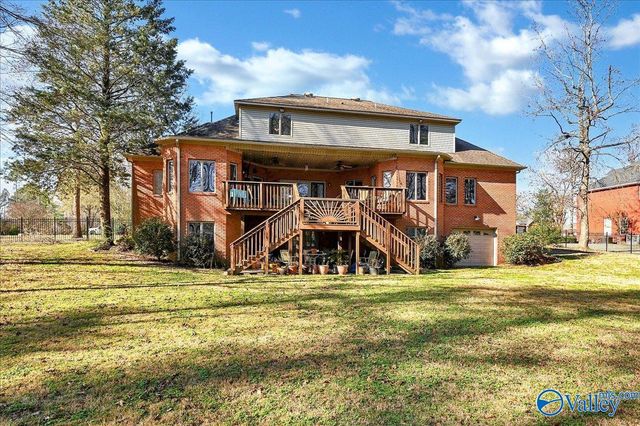 208 Wayward Avenue NW, Hartselle, AL 35640