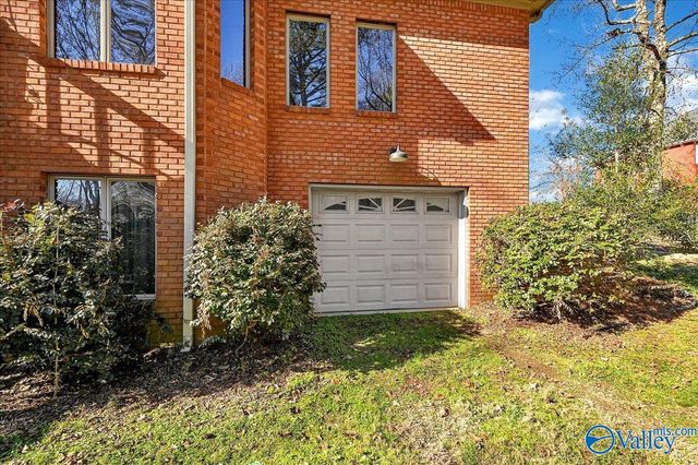 208 Wayward Avenue NW, Hartselle, AL 35640