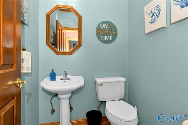 208 Wayward Avenue NW, Hartselle, AL 35640