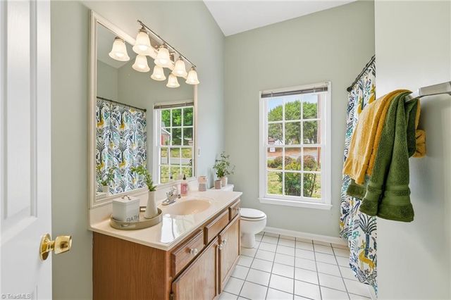 900 Heatherstone Drive, Winston-salem, NC 27104