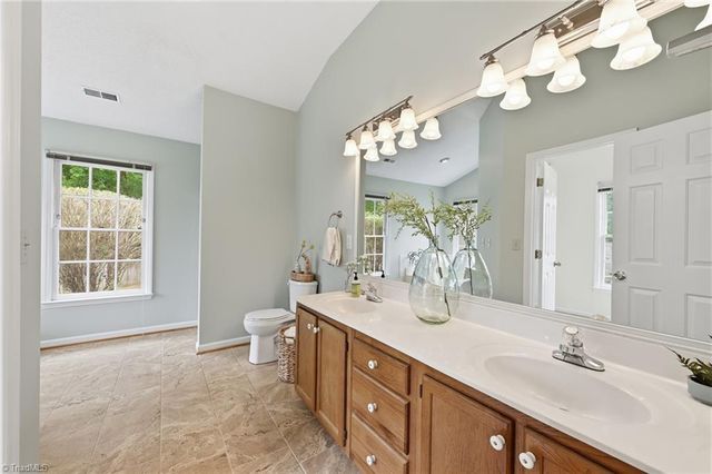 900 Heatherstone Drive, Winston-salem, NC 27104