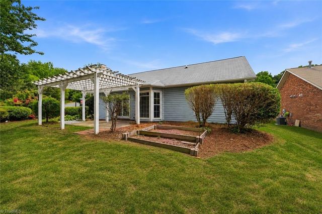900 Heatherstone Drive, Winston-salem, NC 27104