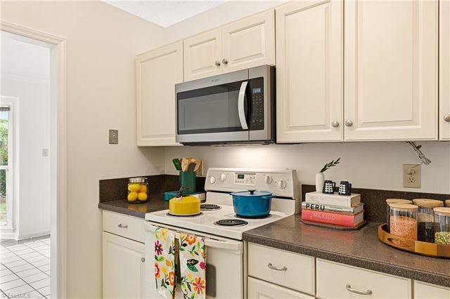 900 Heatherstone Drive, Winston-salem, NC 27104