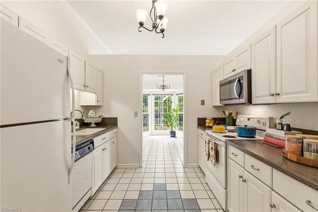 900 Heatherstone Drive, Winston-salem, NC 27104