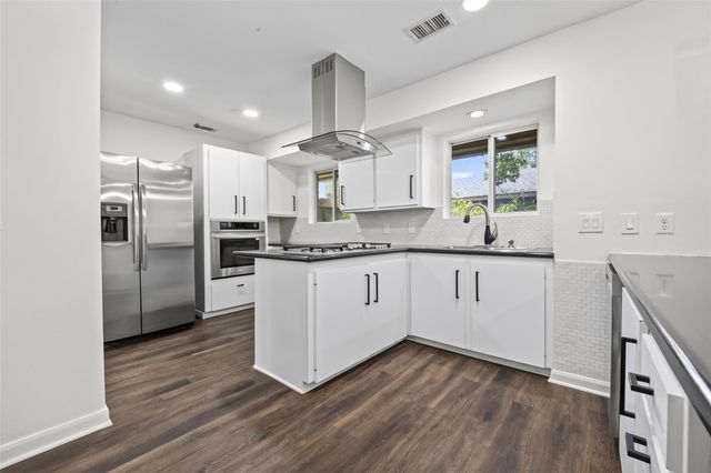 5830 Yarwell Drive, Houston, TX 77096