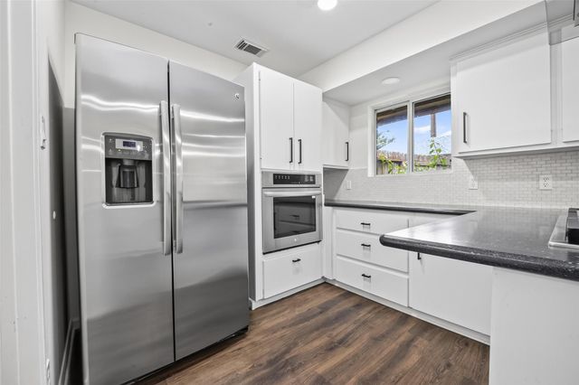 5830 Yarwell Drive, Houston, TX 77096
